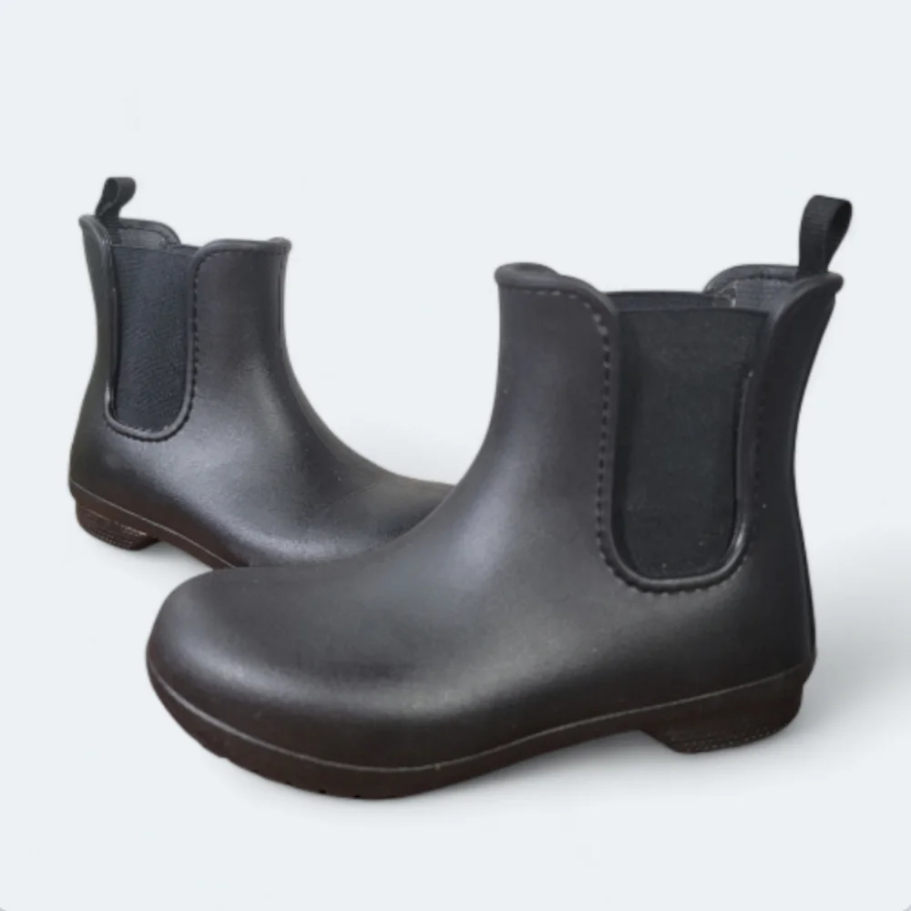 CROCS Black Rain Boots Pull on Chelsea Boot Waterproof Size Women's 4